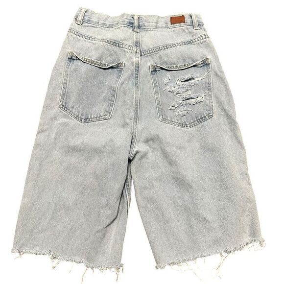 SIMPLE SOCIETY Light Wash Distressed Bermuda Jean Shorts Size 3/26 - Picture 2 of 7